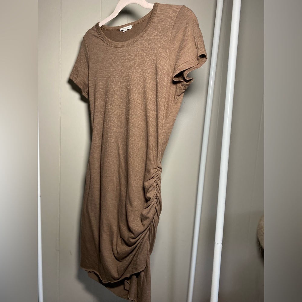 Flattering, short sleeved ruched body-con dress!